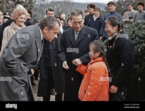 President Richard Nixon speaks to a young girl during his visit to China Stock Photo - Alamy