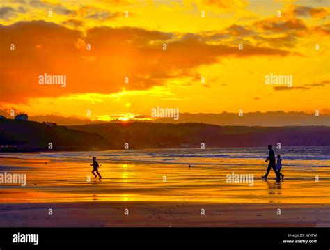 Golden whitby sunset hi-res stock photography and images - Alamy