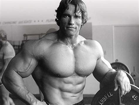 Vintage photos of a young Arnold Schwarzenegger in his physical prime ...