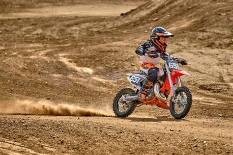 5 Best Dirt Bikes for Kids & Youth [2024 Beginner's Buying Guide]