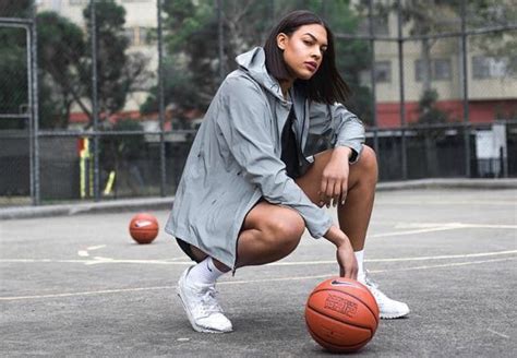 Liz Cambage Height, Weight, Age, Boyfriend, Family, Biography