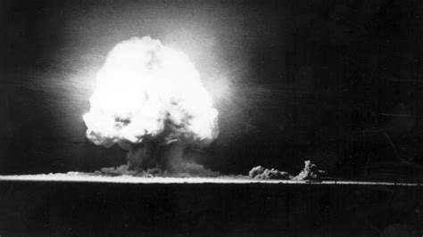 The first atomic bomb test is successfully exploded | July 16, 1945 ...