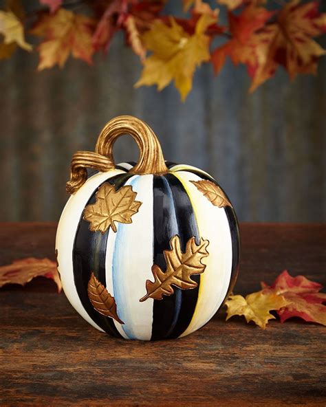 30 Lovely Fall Pumpkin Decor Ideas - MAGZHOUSE