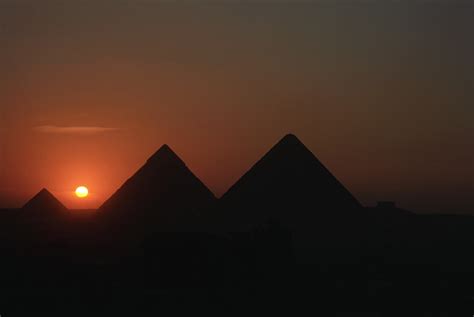 Biliography - Pyramids of Giza: live or die?