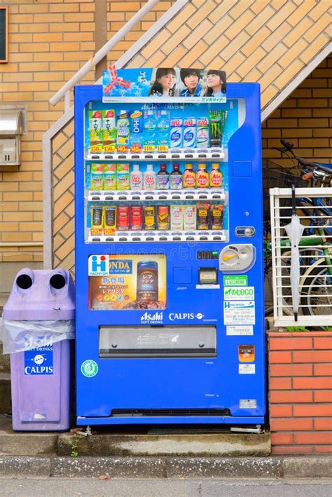 Drink Vending Machine in Tokyo, Japan Editorial Photo - Image of front, money: 54675706