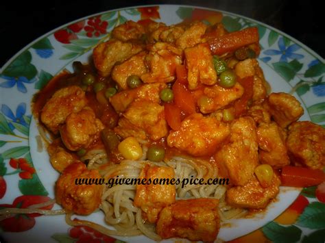 Quorn Curry : Quorn Chicken Style pieces with vegetables and noodles - Give Me Some Spice!