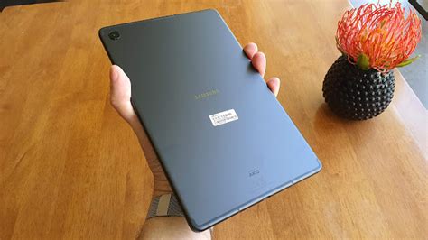 Unboxing of a Samsung Galaxy Tab S6 Lite in Oxford Gray