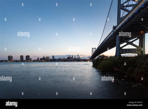 City skyline from camden new jersey hi-res stock photography and images ...