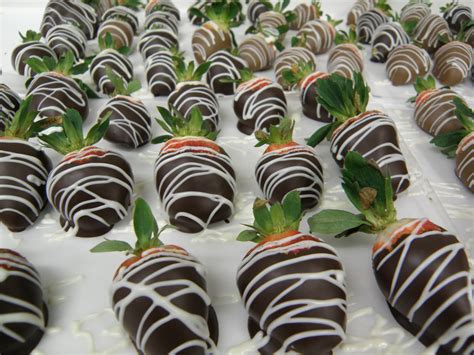 Chocolate Covered Strawberries - Gift Box – Fun Factory Sweet Shoppe