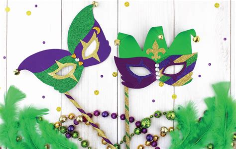 DIY Mardi Gras Mask - DIY@DG