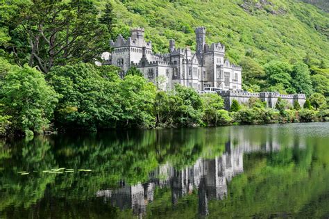 Kylemore Abbey in Connemara, Irland | Franks Travelbox