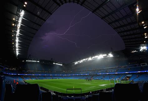 Picture of Etihad Stadium at night : r/MCFC