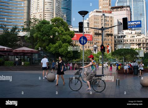 Nanjing road shopping area hi-res stock photography and images - Alamy