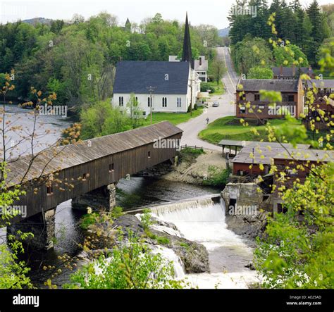 covered bridge in village of Bath New Hampshire USA Stock Photo - Alamy