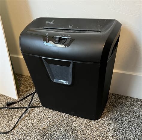 Staples 8-Sheet Paper Shredder – Creative Bargains