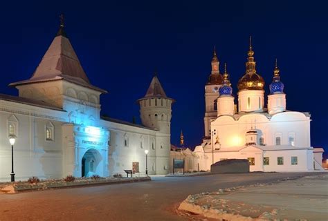 Premium Photo | Tobolsk siberia russia01062021 tobolsk kremlin on a winter night guest yard