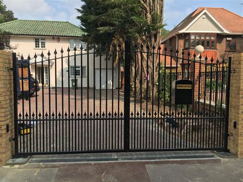 Driveway Gates – SHAW SECURITY