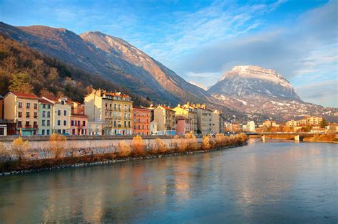 Grenoble Airport Guide | Snowcompare