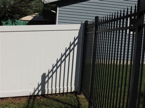 White vinyl privacy fence mixed with 6' high spear top black ornamental aluminum fence. | Fence ...