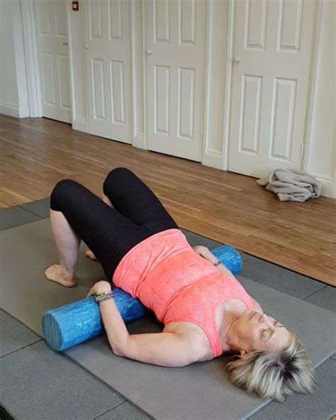 2nd exercise following on from hip flexor stretch using the foam roller ...