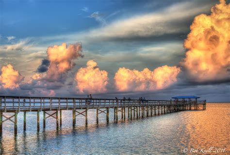 Safety Harbor Pier at Sunset | HDR creme