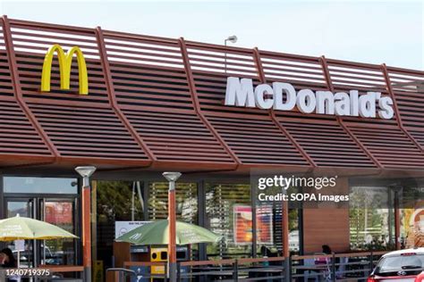 18,041 Mcdonalds France Stock Photos, High-Res Pictures, and Images - Getty Images