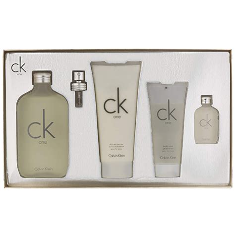 Köp Calvin Klein CK One Gift Set: EdT 200ml+BL 100ml+SG 100ml+EdT 15ml online - Parfym Man ...