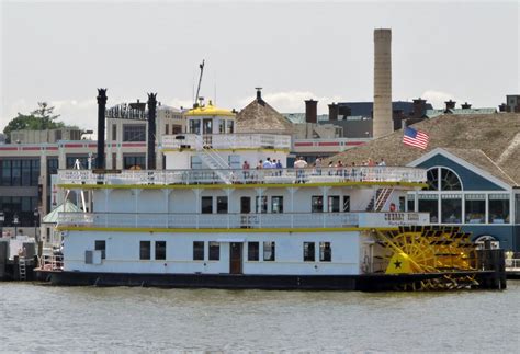 Komerican Essays: Potomac River Cruise in Washington, DC