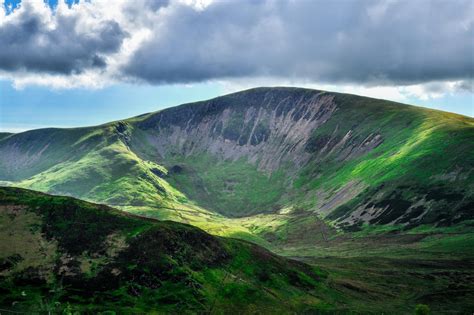 Green carpeting the hills in Snowdonia National Park Wales [OC][5000 x3333] #Music #IndieArtist ...