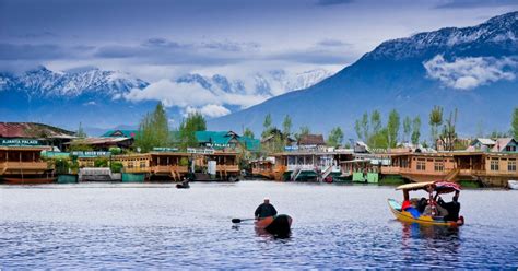 15 Best Houseboats In Kashmir: A Treat For Nature Buffs