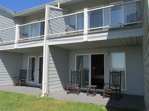 Oregon Coast Adventure at Pacific Reef Hotel in Gold Beach