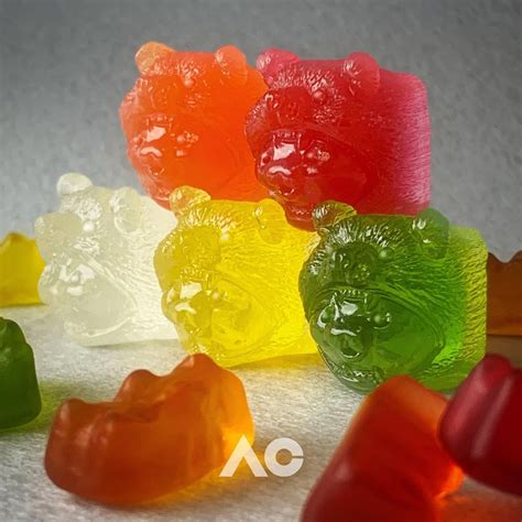 Anyone still remembers the giant gummy bear from Vat19? (ACkeys: Gummybearcat keycap) : r/keycaps