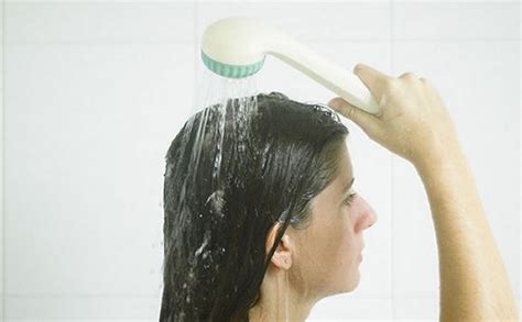 How to Wash Your Hair—The Right Way - Fashion Central