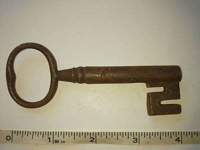 OLD KEYs ANTIQUEs/VINTAGE KEYs door and padlocks small large iron rustic rare e -- Antique Price ...