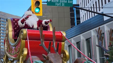 Winnipeg's Santa Claus Parade returns with floats and crowds downtown ...