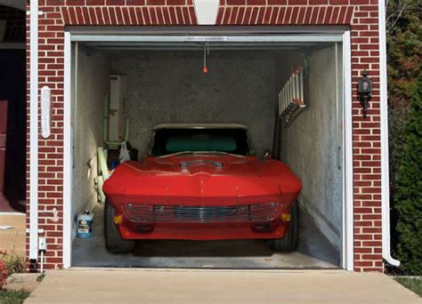 Interesting and Funny Garage Door Murals - Zero To 60 Times