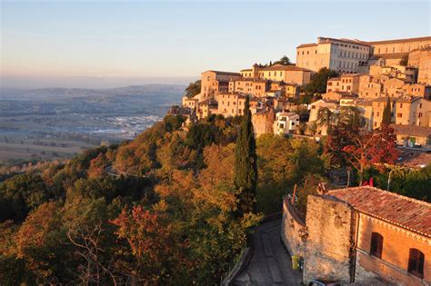 An overview of Todi - Art Class Italy