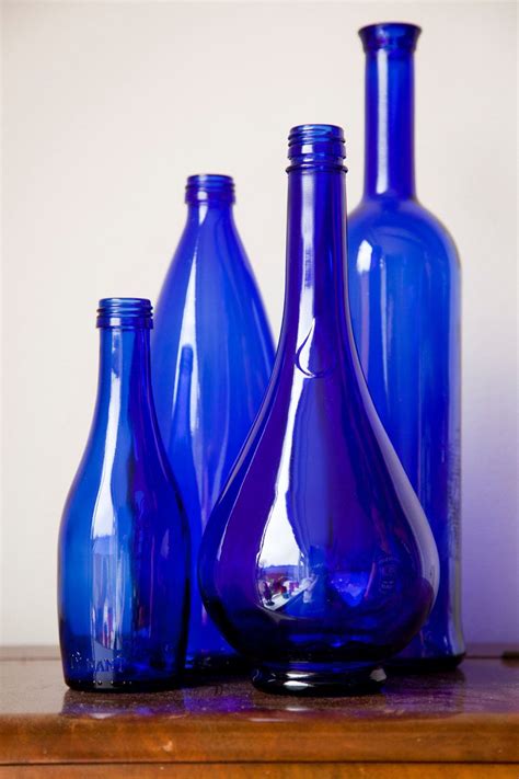 Botellas azul klein | Blue bottle, Blue glassware, Cobalt blue