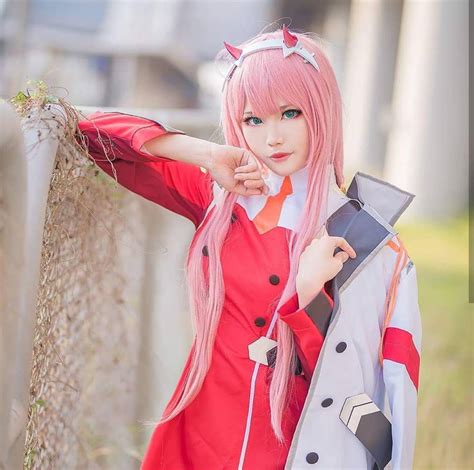 20+ Best Cosplay Zero Two (Darling in the Franxx) yang Paling Cantik dan Populer - SinduLin