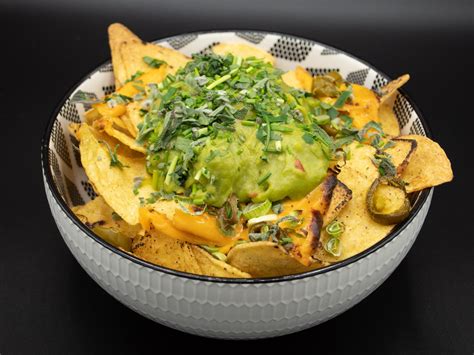 Loaded nachos with cheddar cheese sauce & guacamole topping - Salud Foodgroup Europe