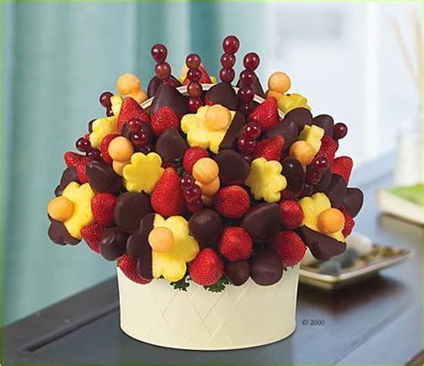 edible arrangements | Chocolate dipped fruit, Fruit arrangements, Edible fruit arrangements