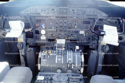 Cockpit, De Havilland DASH 8 -100, Canadian Air Force, Photo