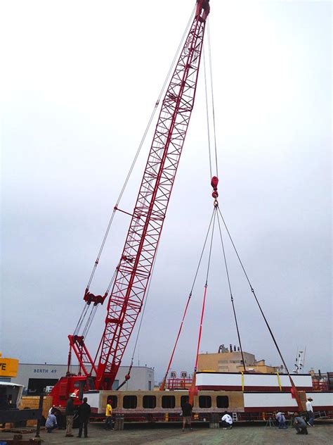 Derrick Crane Manitowoc 4000 W | Curtin Maritime Construction Services