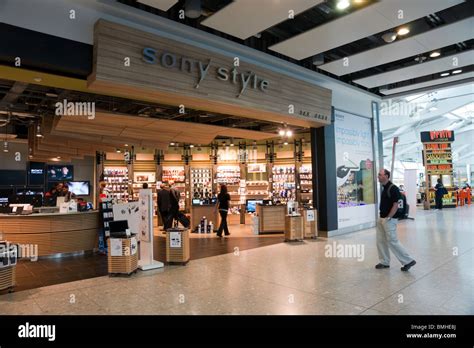 London Heathrow Airport Terminal 5 - retail shopping - Sony Style Stock ...