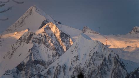 Skiing at the Kitzsteinhorn Glacier - YouTube