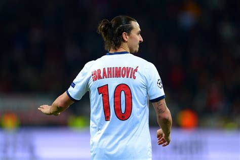 Zlatan Ibrahimovic injury: Paris Saint-Germain forward hurts leg ...