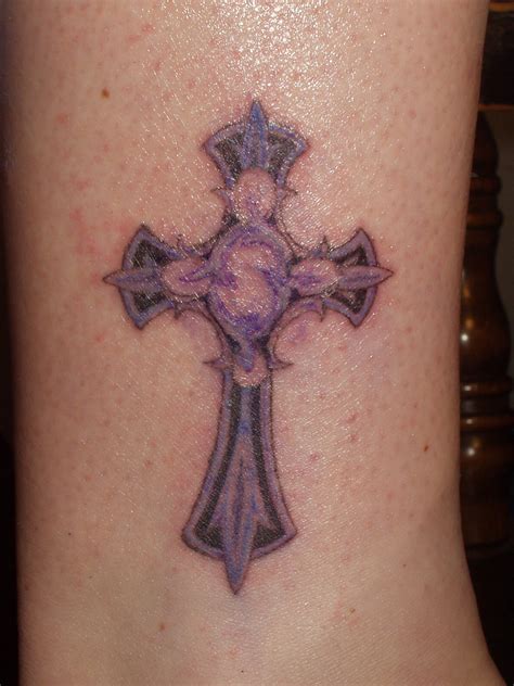 File:Cross tattoo 75 percent complete.jpg - Wikimedia Commons