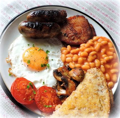 A Traditional British Fry Up | British breakfast recipes, European ...