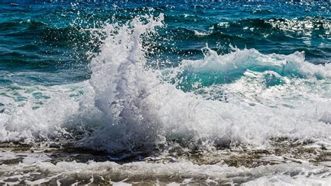 Download 1366x768 Wallpaper Water Splashes, Sea Waves, Tablet, Laptop ...