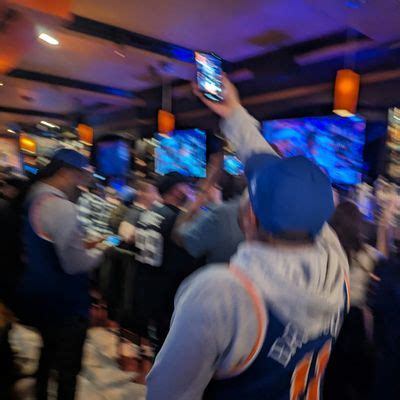 NY Knicks Playoffs Watch Party, Slattery's Midtown Pub, New York, 30 ...